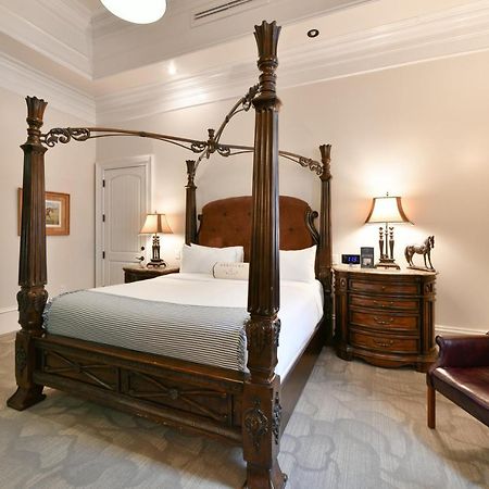 Hotel Kentucky Castle Versailles Exteriér fotografie