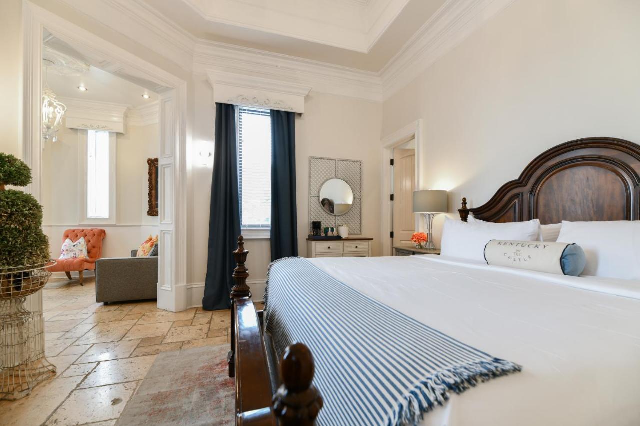Hotel Kentucky Castle Versailles Exteriér fotografie