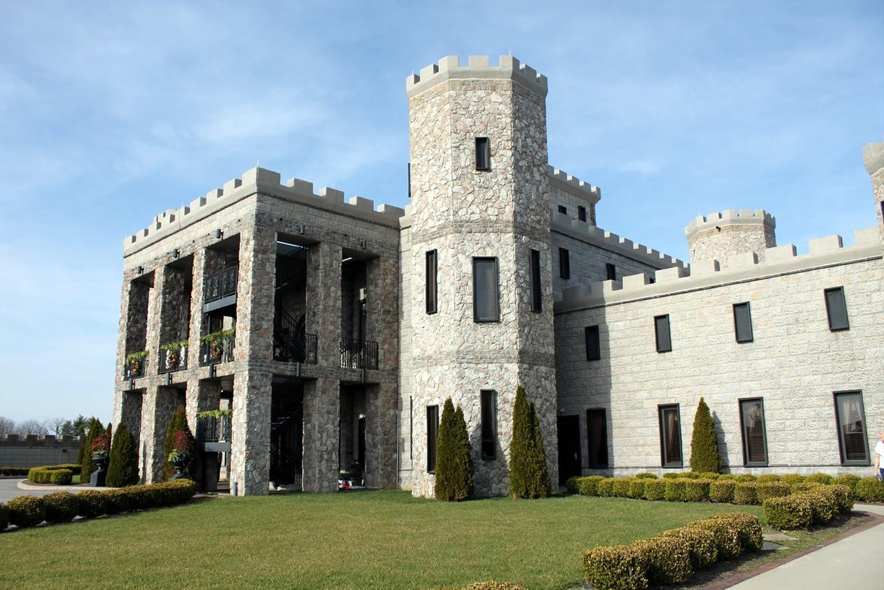 Hotel Kentucky Castle Versailles Exteriér fotografie