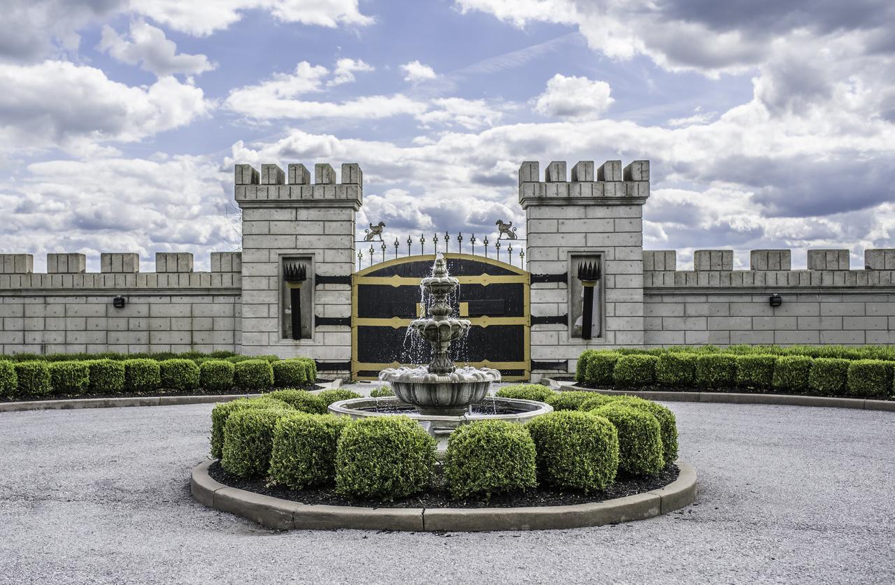 Hotel Kentucky Castle Versailles Exteriér fotografie