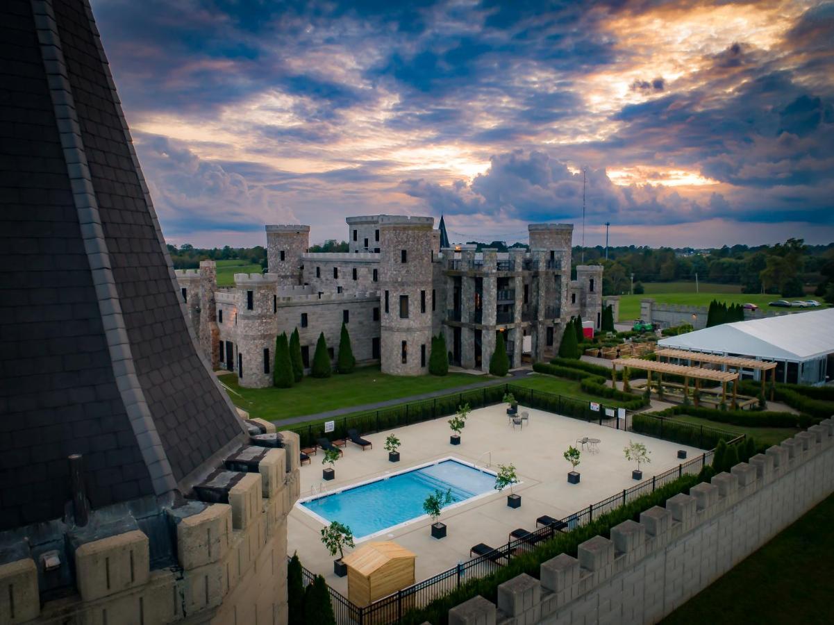 Hotel Kentucky Castle Versailles Exteriér fotografie